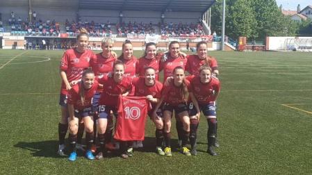 Alineación de Osasuna femenino, con la camiseta en recuerdo de Dani Zugasti.