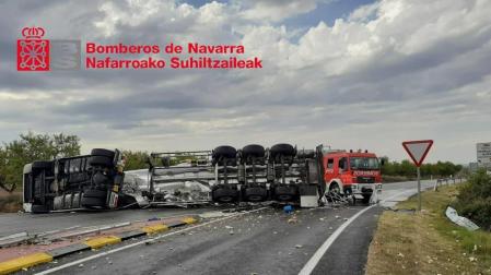 Cortada la N-113 en Fitero por el vuelco de un camión cisterna