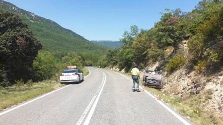 Vuelca un turismo en la NA-718, en Allín, sin registrarse heridos