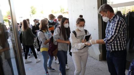 Casi 3.900 alumnos convocados en los campus universitarios de Pamplona y Tudela.