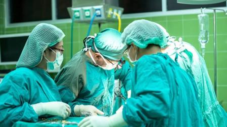 Los perfiles mejor pagados en España en el área de Salud; de ginecólogos a gerentes de hospital