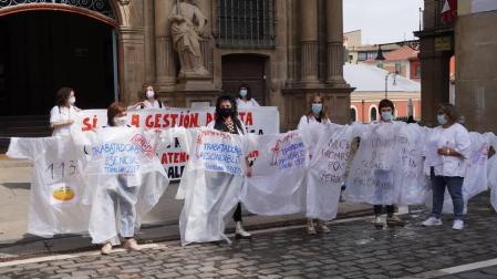 Sindicatos presentan más de 2.300 firmas a favor de la gestion directa del SAD