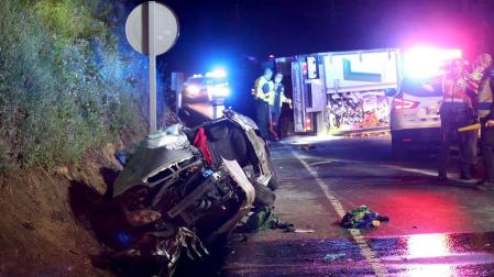 Tres muertos en un accidente entre un coche y un camión en Caldas (Pontevedra)