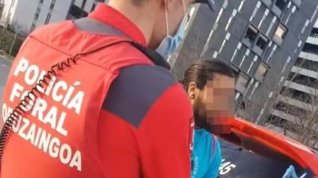 Detenidos dos hermanos por estar en un establecimiento sin mascarilla y faltar al respeto a los clientes