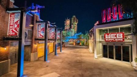 Los Avengers desembarcan en Disneyland tras esquivar la pandemia