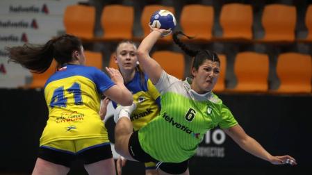 Galería de imágenes del primer partido de Anaitasuna femenino en la fase de ascenso a División de Honor Plata.