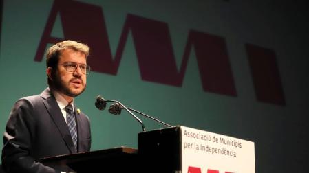 Sánchez y Aragonés acuerdan reunirse en junio en Moncloa