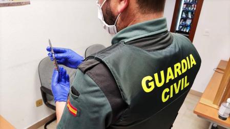 Detenida tras intentar apuñalar a un guardia civil en una tienda de Pamplona
