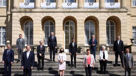 Foto de familia de los ministros de Finanzas del G7 junto a los