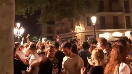 Macrobotellón en Barcelona con más de seis mil jóvenes en las calles
