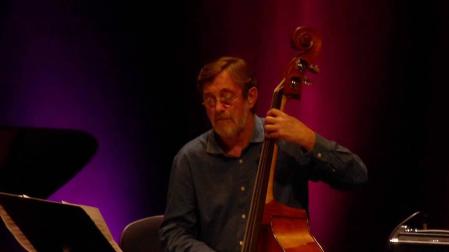 El navarro Javier Colina está considerado uno de los mejores contrabajistas de la escena europea actual.