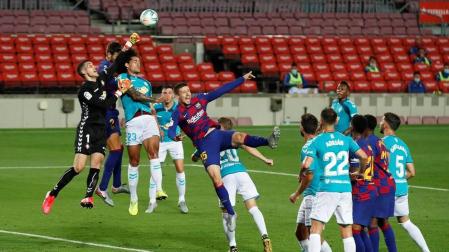 Imágenes del choque entre rojillos y culés correspondiente a la Jornada 37 de LaLiga Santander disputado en el Camp Nou.