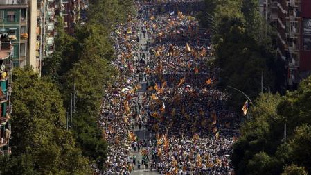 Miles de ciudadanos celebran en Barcelona el día de la Diada