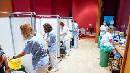 Sanidad notifica 4.427 casos y 23 muertes, con la incidencia bajando a 111
