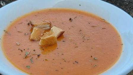 Receta de sopa de tomate con albahaca