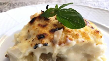 Imagen del bacalao gratinado con patata y queso rallado