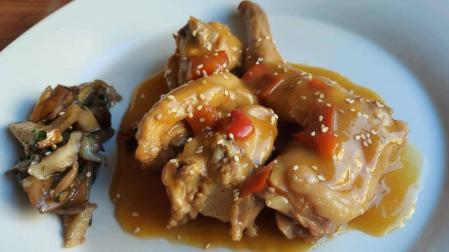 Conejo con setas al estilo teriyaki
