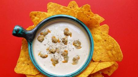 Imagen del Dip de berberechos con nachos
