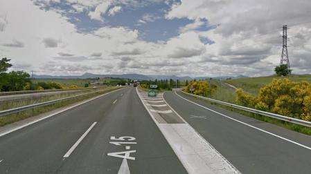 Dos heridos en una colisión entre un coche y un camión en la AP-15, en Esquíroz