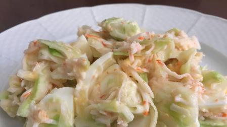 Ensalada de tallo de brócoli con mahonesa y mar
