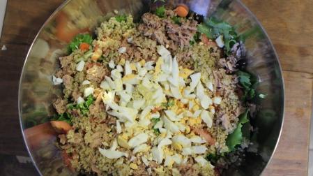 Foto de ensalada de quinoa con salmón ahumado