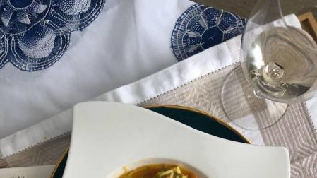 Imagen de los calabacines en forma de espaguetis y las gambas al curry