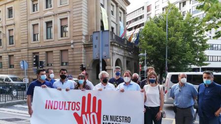 Ciudadanos se concentra en Pamplona contra los indultos del 'procés'