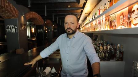Carlos Tabar: “Somos discotecas, pagamos por ello y no vamos a abrir con mesas y sin baile”