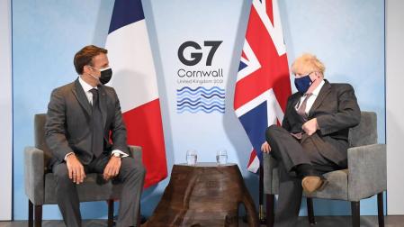 Reunión bilateral, al margen de la cumbre del G7, entre el presidente francés, Emmanuel Macron, y el primer ministro británico, Boris Johnson.