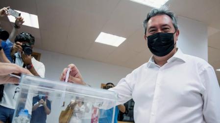 Espadas gana las elecciones primarias del PSOE-A, con un apoyo del 55 %