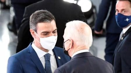 Biden y Sánchez conversan durante 30 segundos en la cumbre de la OTAN