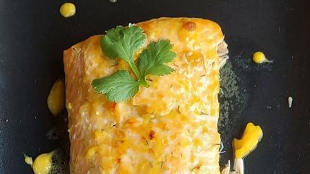 Receta de salmón marinado con cítricos y eneldo