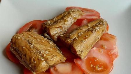 Receta de verdel con ensalada de tomate