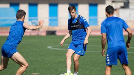 Iván Barbero, en un entrenamiento de la pasada temporada con el Alcorcón.