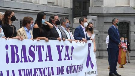 El secretario general de Vox, Javier Ortega Smith se distancia de la concentración del ayuntamiento de Madrid para mostrar su repulsa a la violencia machista