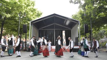 El grupo Duguna seguirá actuando en eventos municipales y citas tradicionales