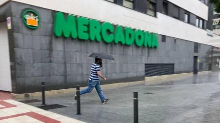 Las precipitaciones han llegado a Pamplona este jueves dejando unos 20 litros por metro cuadrado en la capital.