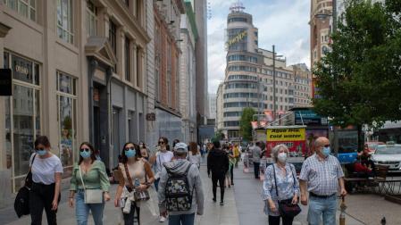 Las mascarillas dejarán de ser obligatorias al aire libre el 26 de junio