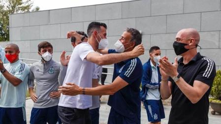 Busquets da negativo en la última PCR y viaja a Sevilla: "Estoy de subidón"