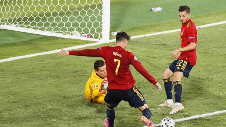 La falta de gol condena a España a dejar todo para el último partido