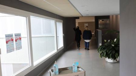Imagen del interior del centro de Mutilva donde se aprecia el mantenimiento de las medidas higiénicas frente al coronavirus.
