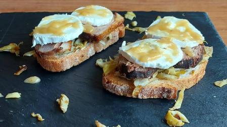 Pincho de magret de pato y alcachofas con reducción de mermelada de naranja amarga