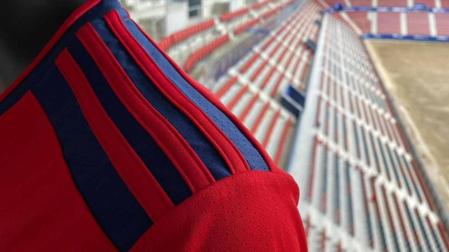 Osasuna ha presentado este miércoles la que será su primera equipación de cara a la próxima temporada 21/22, el capitán Oier Sanjurjo la ha anunciado en El Sadar.