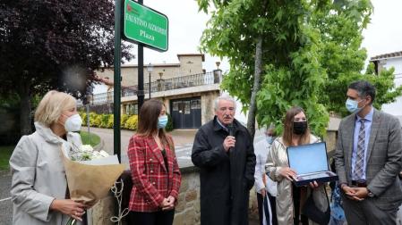 Homenaje al escultor navarro Faustino Aizkorbe