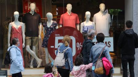 Las grandes cadenas han comenzado esta semana las rebajas en sus tiendas físicas.
