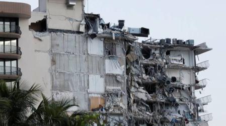 Se derrumba parcialmente un edificio en Miami Beach