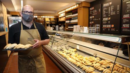 Javier García León, chef de Mundo Casero, en el nuevo local de la calle San Miguel