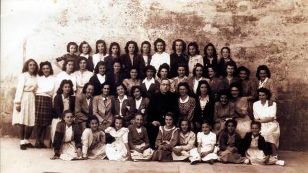 Imagen del coro de mujeres que existía en Etxarri Aranatz en 1944.