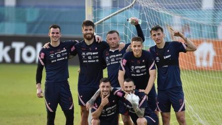 Ante Budimir, a la derecha de la imagen, junto a algunos de sus compañeros de la selección croata.