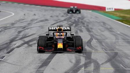 Verstappen refuerza liderato al ganar en Estiria
